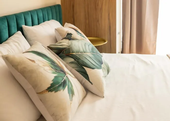 Mountain Views Diamond - 2br - 15th Floor - Free Parking